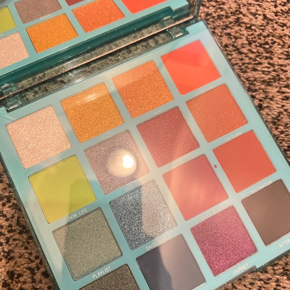New L.A. girl Festie Bestie eyeshadow palette